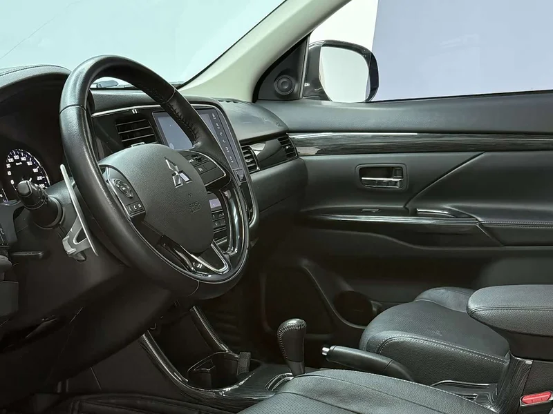 Mitsubishi Outlander — фото 7