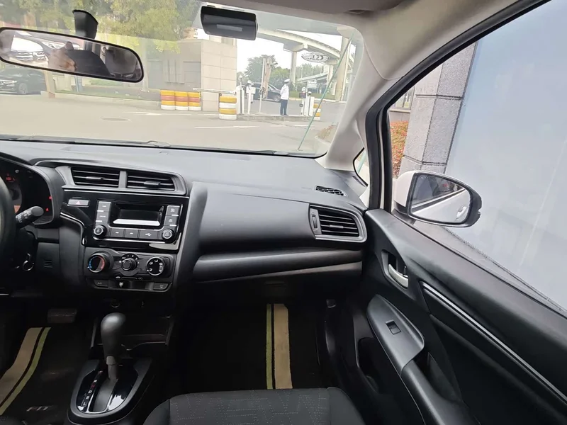 Honda Fit — фото 11