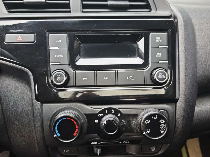 Honda Fit — фото 12