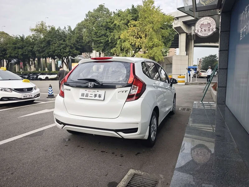 Honda Fit — фото 4