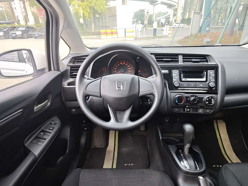Honda Fit — фото 10