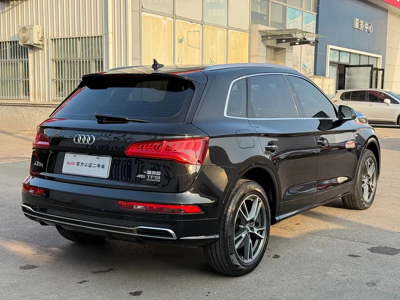 Audi Q5L — фото 5