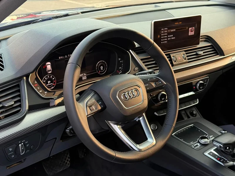 Audi Q5L — фото 8