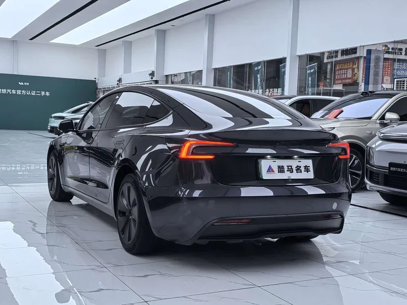 Tesla Model 3 — фото 13