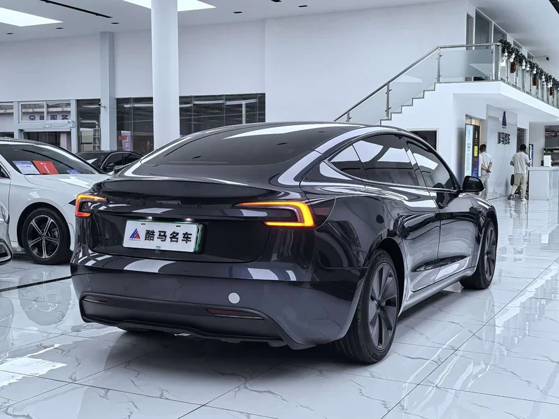 Tesla Model 3 — фото 15