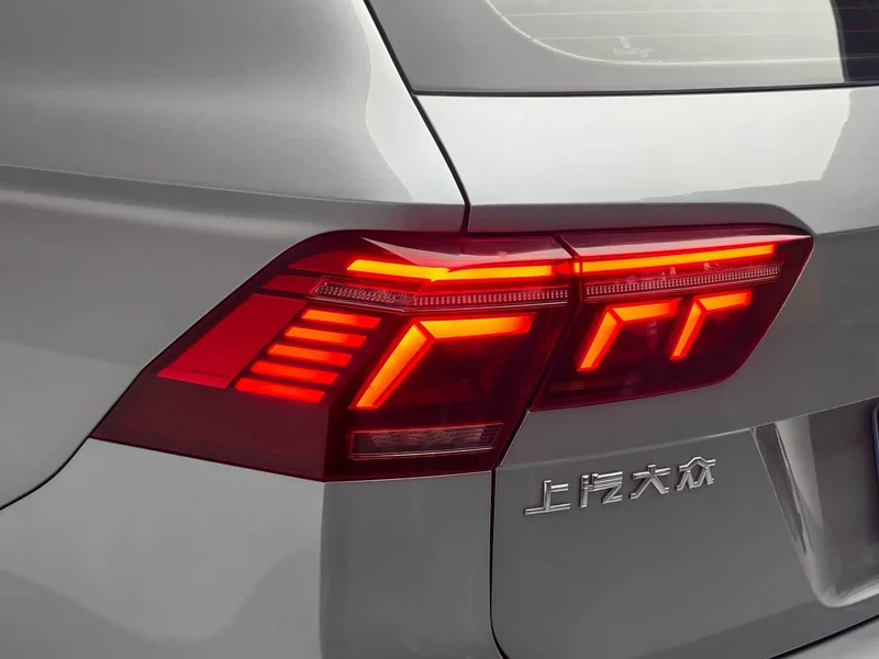 Volkswagen Tiguan L — фото 12