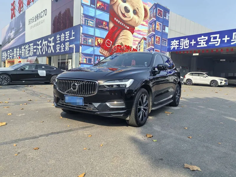 Volvo XC60 — фото 1
