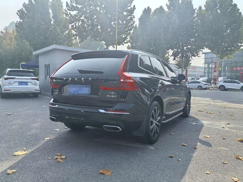 Volvo XC60 — фото 11