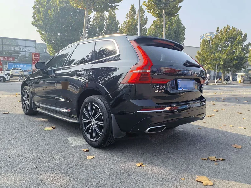 Volvo XC60 — фото 9