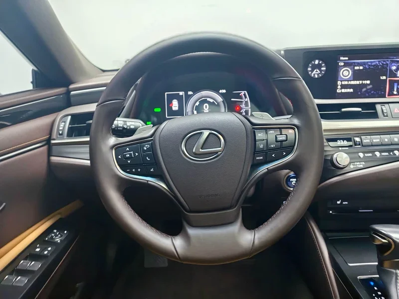 Lexus ES — фото 17