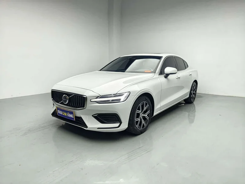 Volvo S60 — фото 1