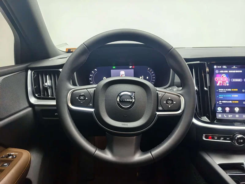 Volvo S60 — фото 10