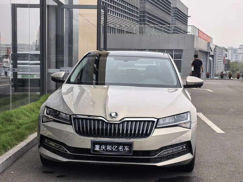 Skoda Superb — фото 2