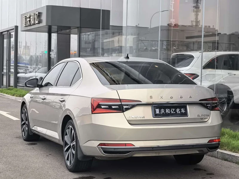 Skoda Superb — фото 4