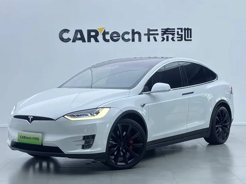 Tesla Model X — фото 1