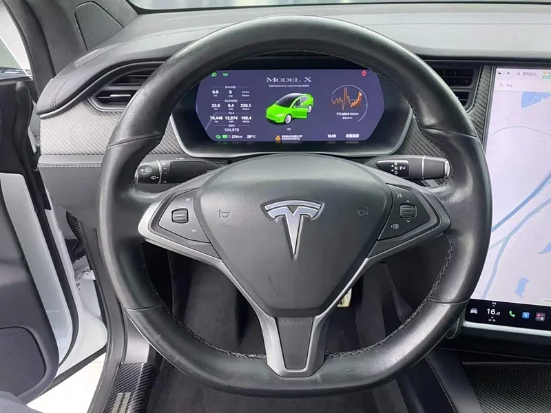Tesla Model X — фото 15