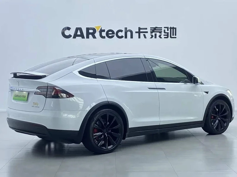 Tesla Model X — фото 3