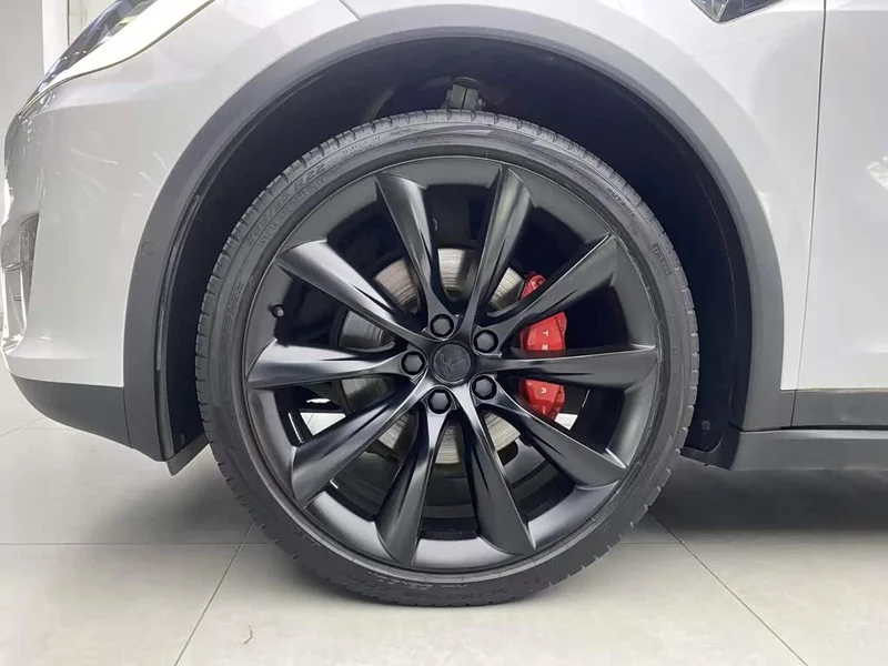 Tesla Model X — фото 8