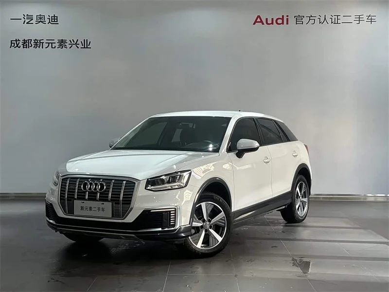 Audi Q2L e-tron — фото 1