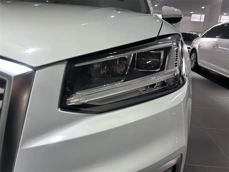 Audi Q2L e-tron — фото 12