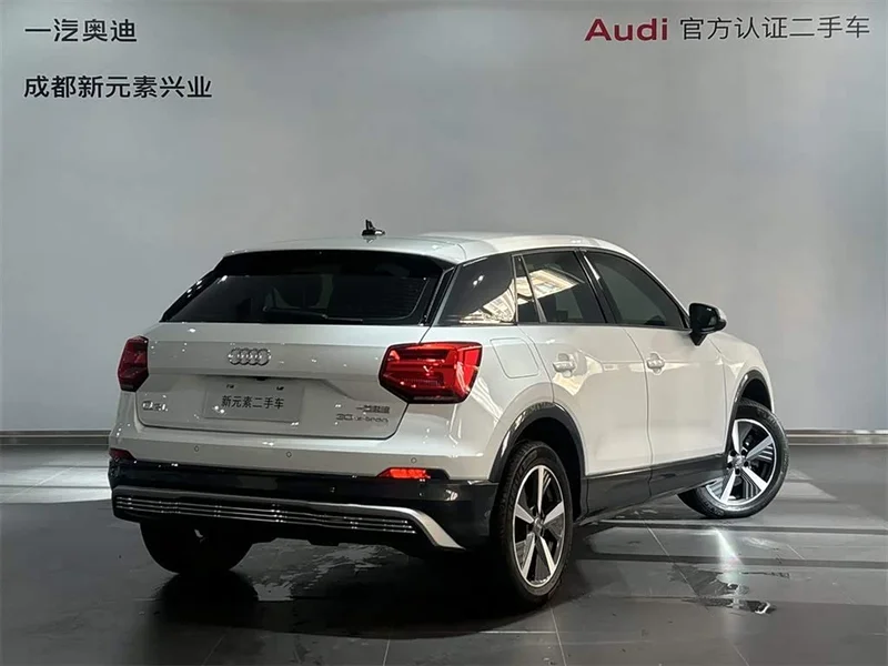 Audi Q2L e-tron — фото 4