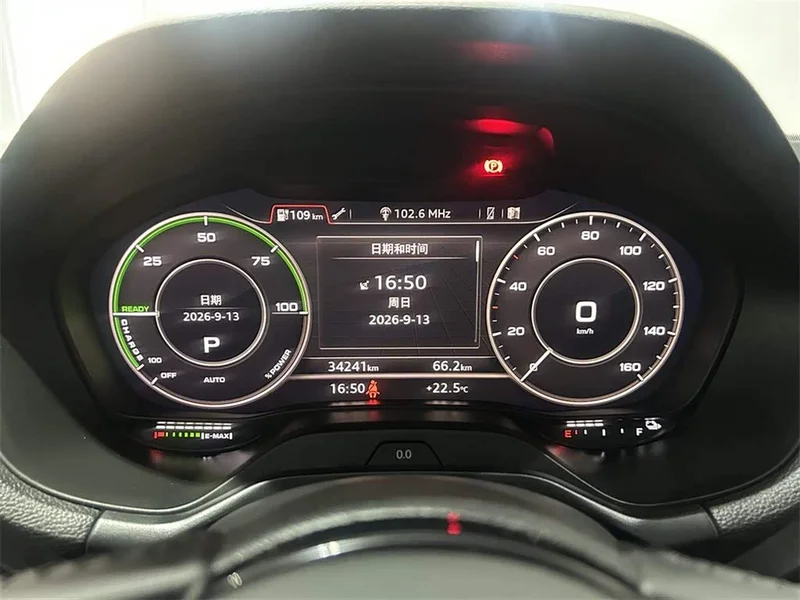 Audi Q2L e-tron — фото 10