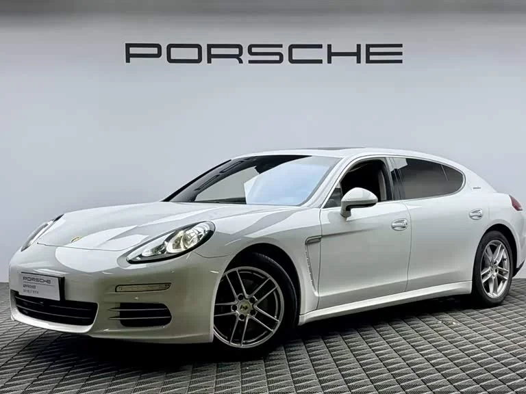 Porsche Panamera — фото 1