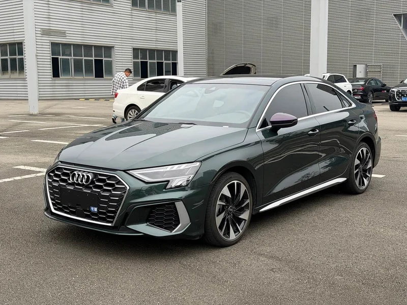 Audi A3 — фото 1