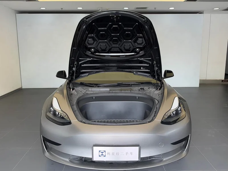 Tesla Model 3 — фото 6