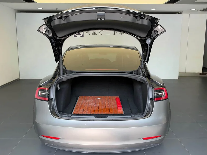 Tesla Model 3 — фото 7