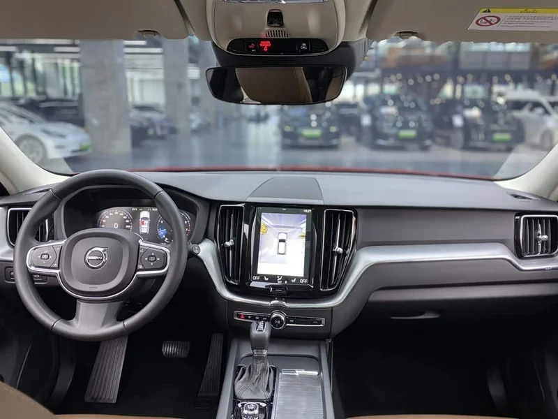 Volvo XC60 — фото 14