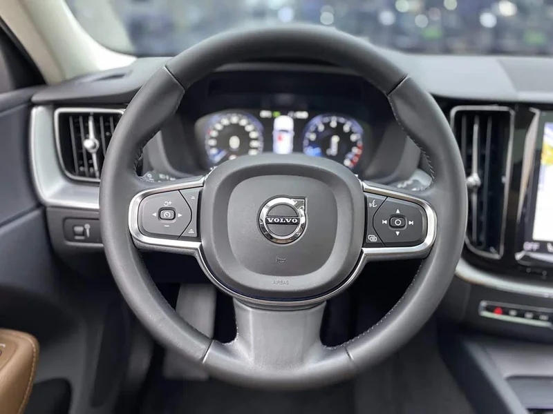Volvo XC60 — фото 15