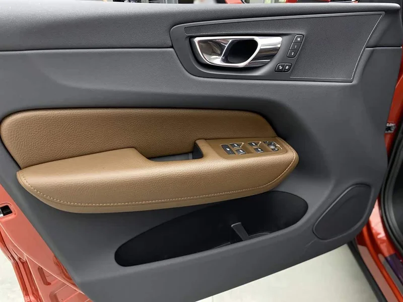 Volvo XC60 — фото 17