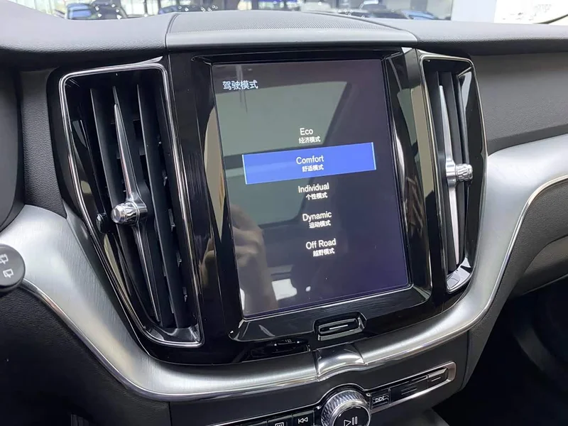 Volvo XC60 — фото 23