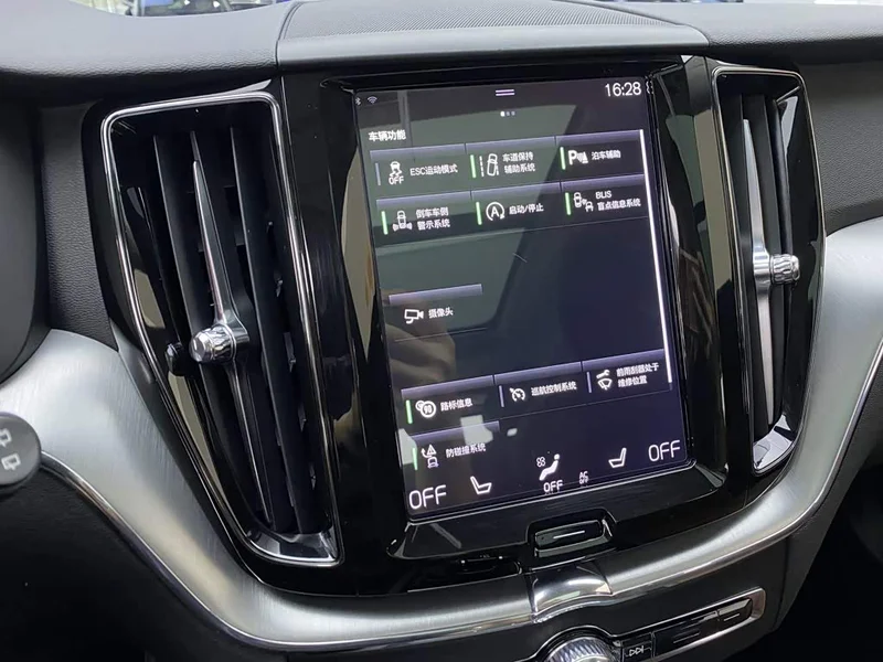 Volvo XC60 — фото 26