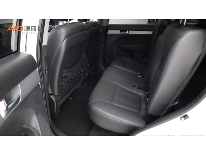Kia Sorento — фото 7