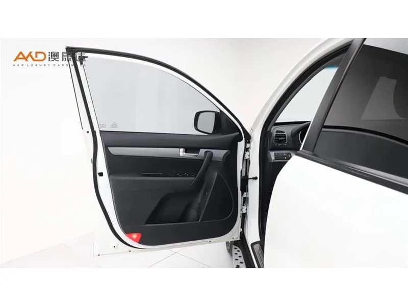Kia Sorento — фото 10