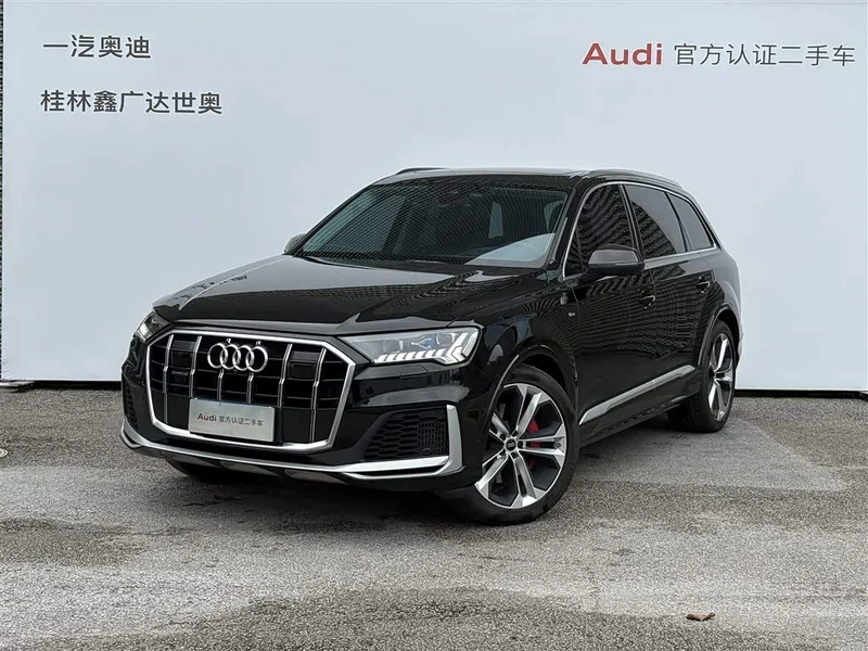 Audi Q7 — фото 1