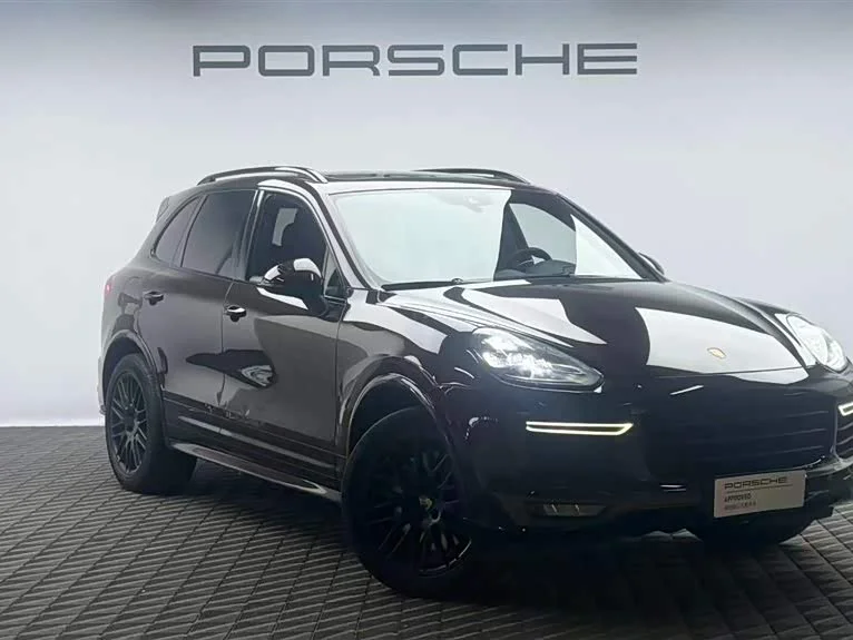 Porsche Cayenne — фото 1