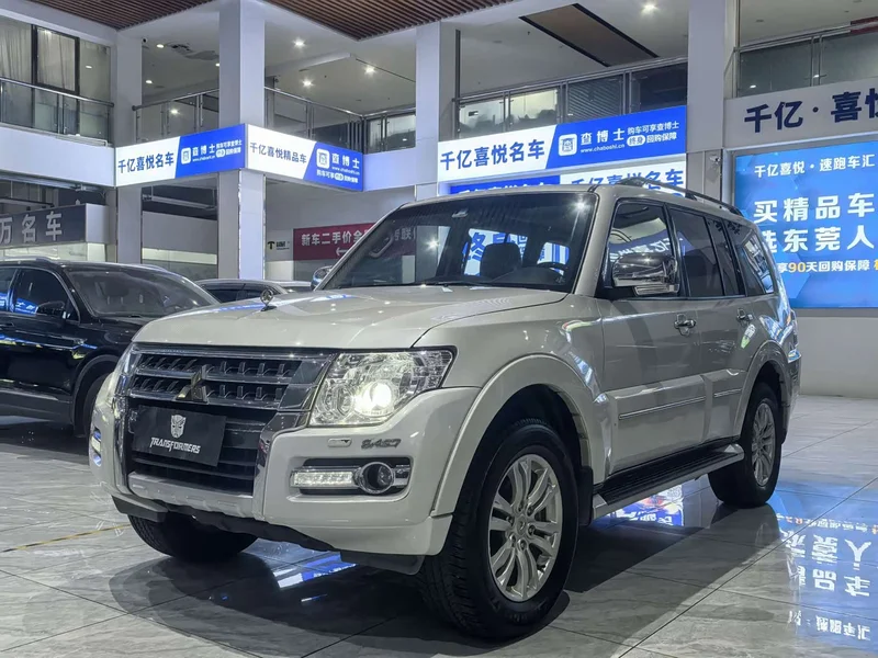 Mitsubishi Pajero (Imported) — фото 1