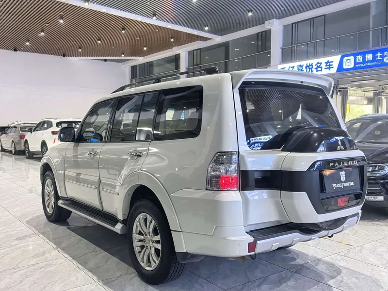Mitsubishi Pajero (Imported) — фото 4