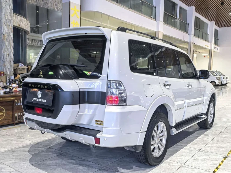 Mitsubishi Pajero (Imported) — фото 6