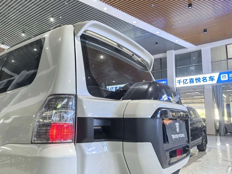 Mitsubishi Pajero (Imported) — фото 8