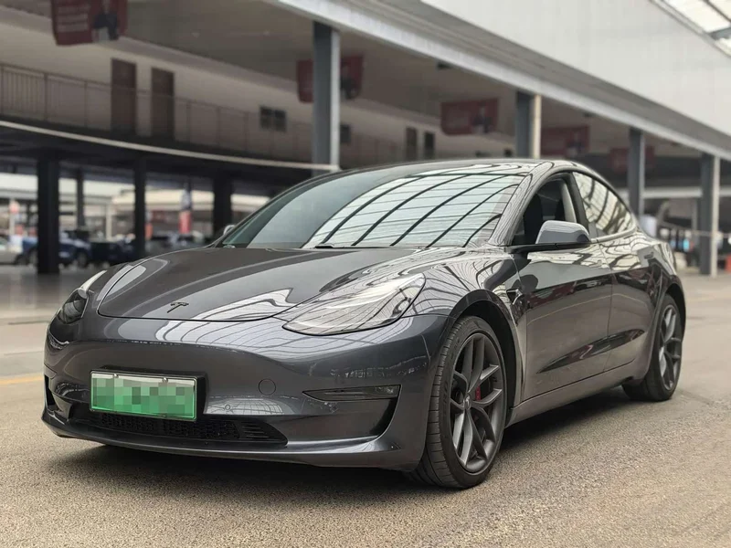 Tesla Model 3 — фото 1