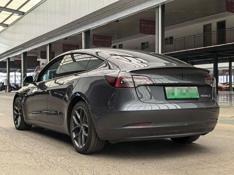 Tesla Model 3 — фото 10