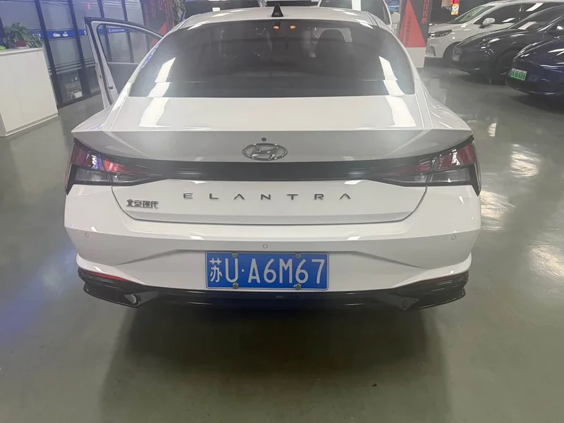 Hyundai Elantra — фото 2