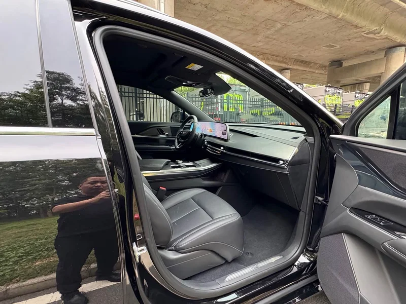 Cadillac XT5 — фото 13