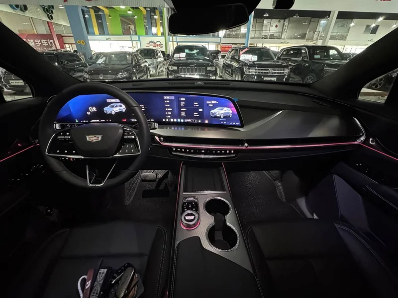 Cadillac XT5 — фото 16