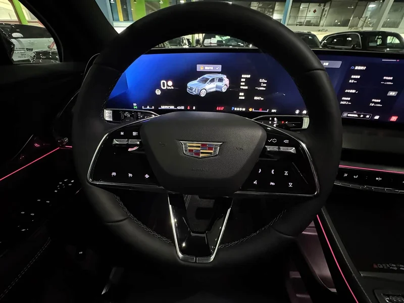 Cadillac XT5 — фото 18