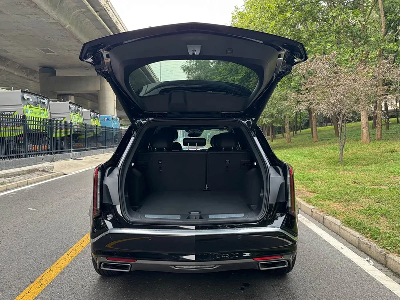 Cadillac XT5 — фото 8